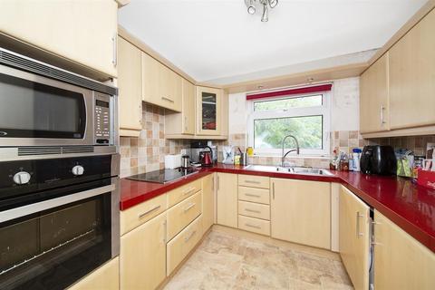 2 bedroom flat for sale - Woodville Court, Roundhay, Leeds, LS8 1JA