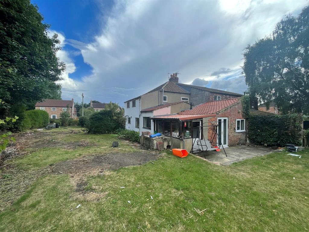 Town Street, Hayton, York 2 bed property with land for sale £400,000