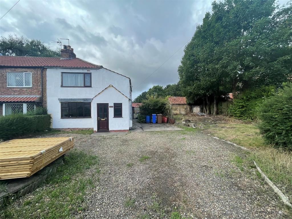 Town Street, Hayton, York 2 bed property with land for sale £400,000