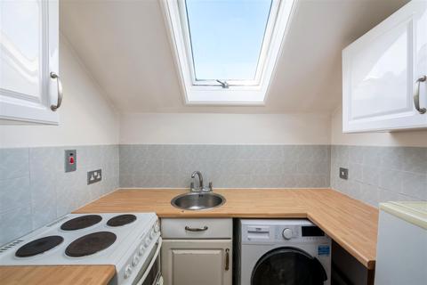 Flat 3, 36 Chart Lane, Reigate, RH2 7DZ