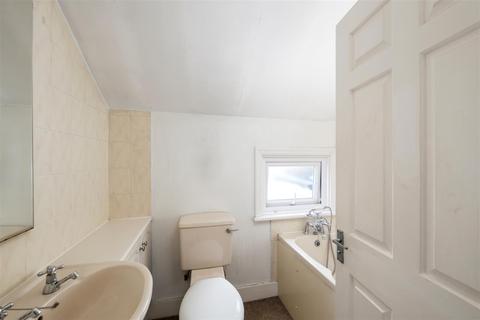 Flat 3, 36 Chart Lane, Reigate, RH2 7DZ