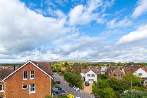 Flat 3, 36 Chart Lane, Reigate, RH2 7DZ