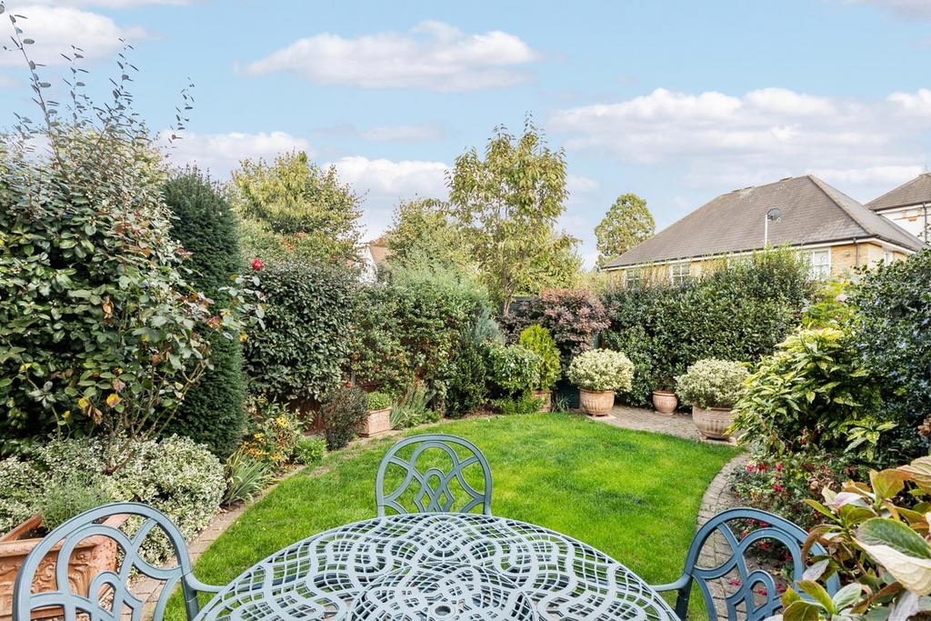 Admiralty Way, Teddington, TW11 3 bed semidetached house for sale £