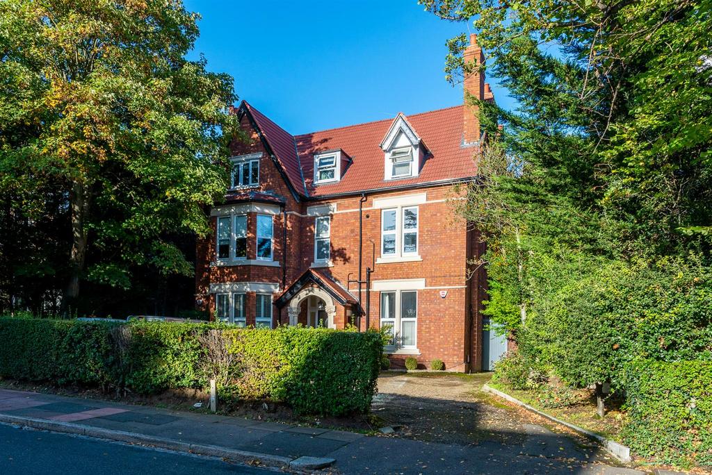 Beckenham Grove, Shortlands, BR2 1 bed flat £325,000