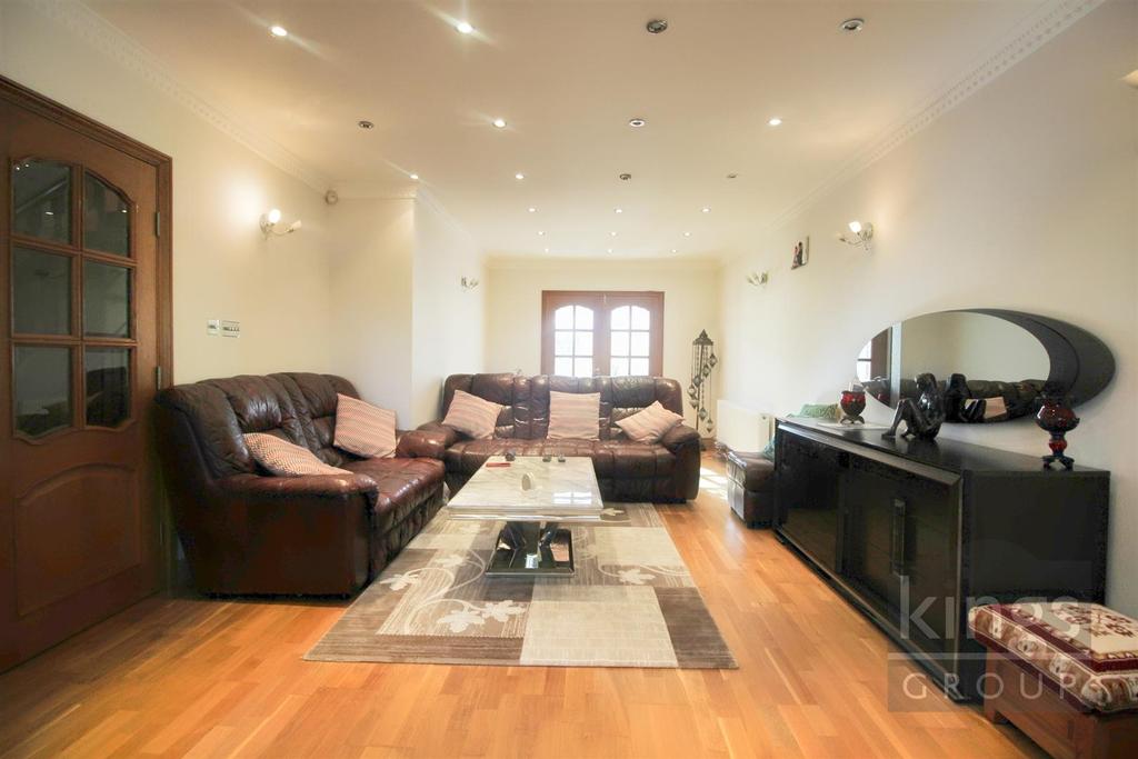 Appleby Street, Cheshunt, Waltham Cross 4 bed semidetached house £