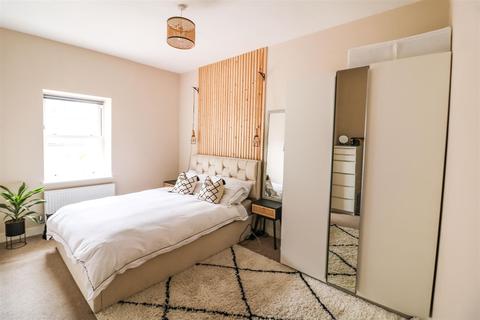 Apartment 3, Plymouth House The Square, Sawbridgeworth, CM21 9AE