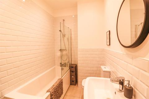 Apartment 3, Plymouth House The Square, Sawbridgeworth, CM21 9AE