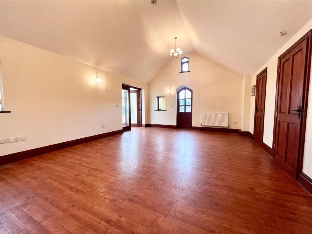Hood Hill Lodge, Hood Hill, Wentworth, Rotherham S62 7UB 4 bed detached