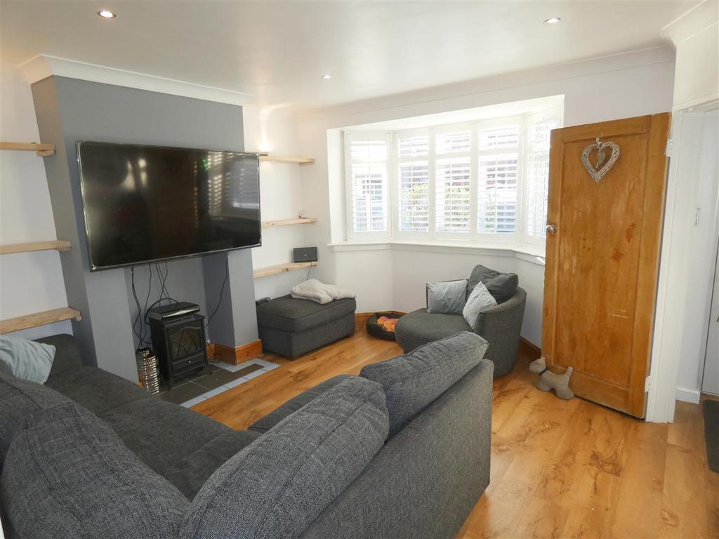 Warrington Avenue, Crewe 3 bed semidetached house £175,000