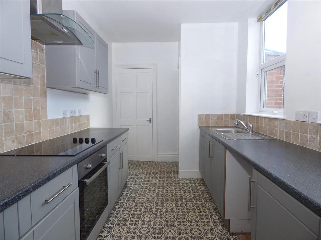 Park Crescent East, North Shields 3 bed apartment £795 pcm (£183 pw)