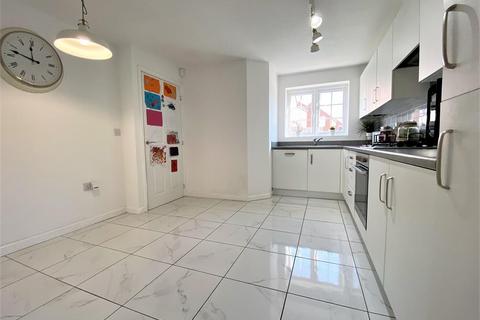 3 Empire Crescent, Woodlands, Doncaster, DN6 7FH