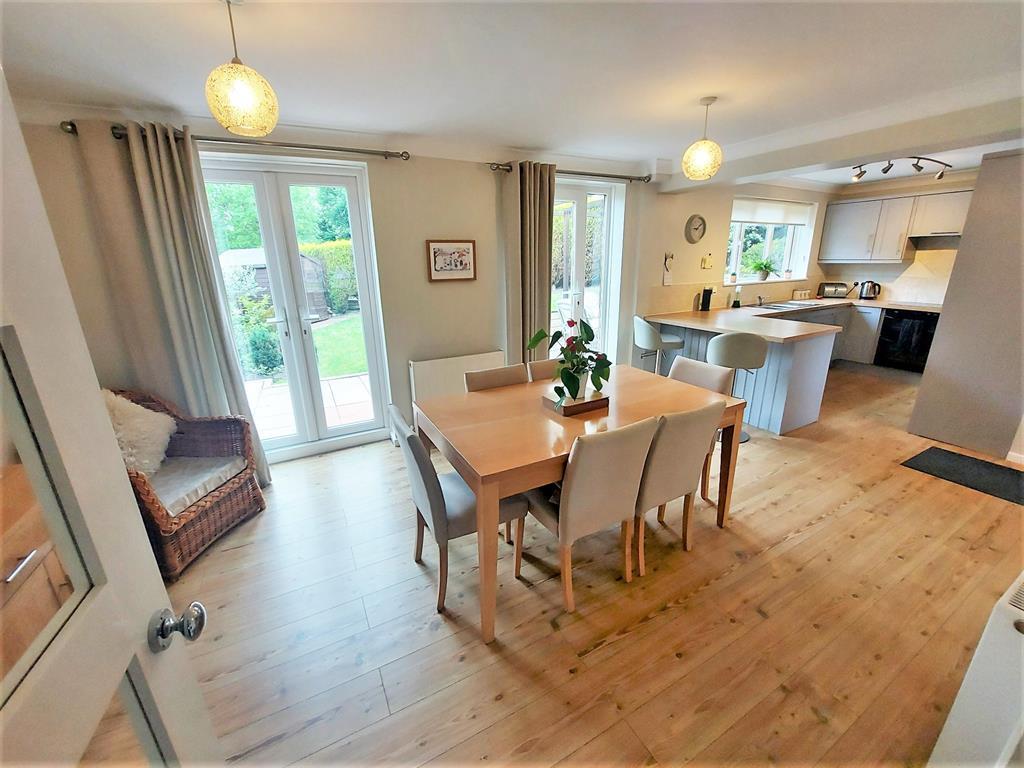 Kitchen dining room