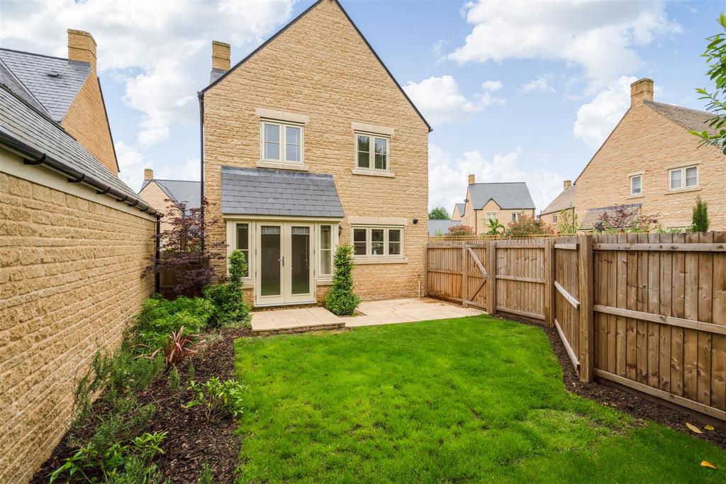 The Furrows, BourtonOnTheWater 4 bed detached house £485,000