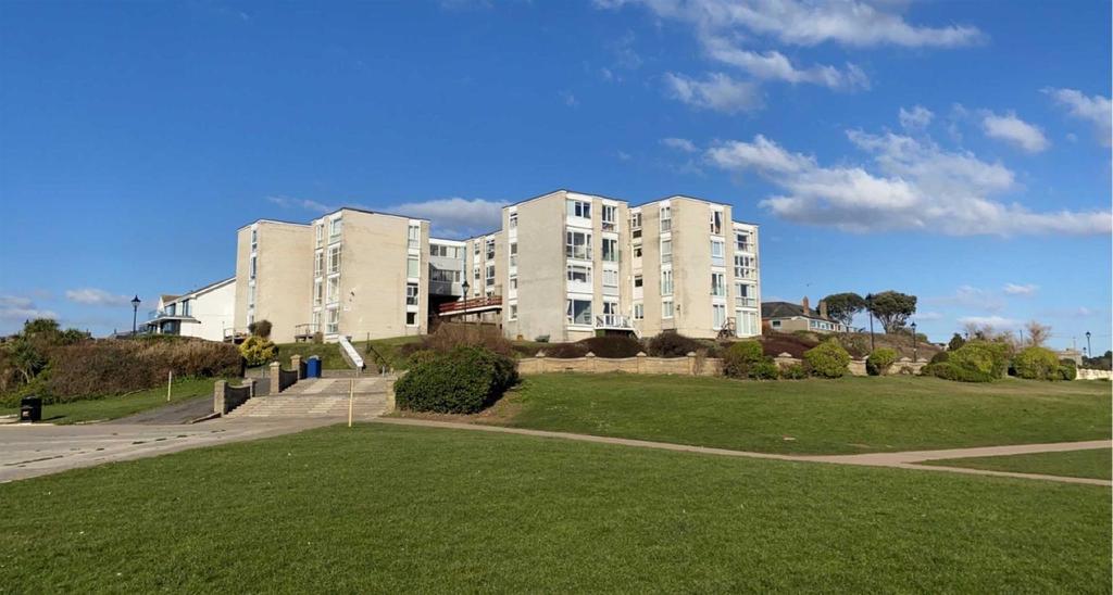 Sea Point, The Knap, Barry 1 bed flat for sale £135,000