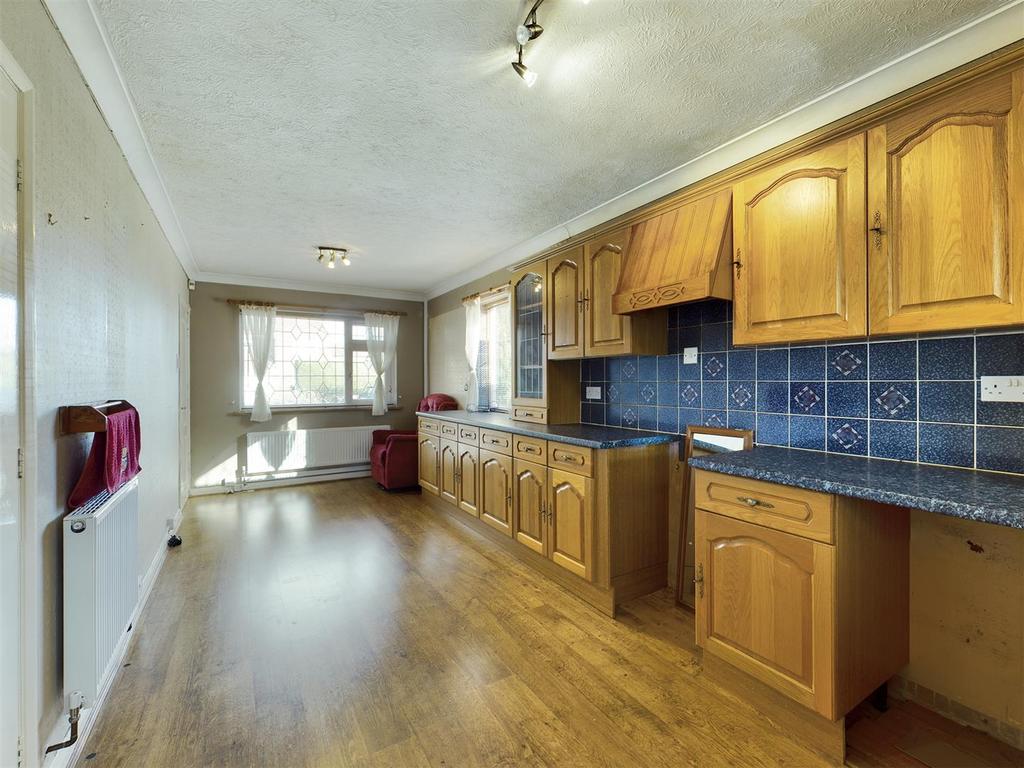 Barley Garth, Brandesburton, Driffield 3 bed semidetached house £200,000