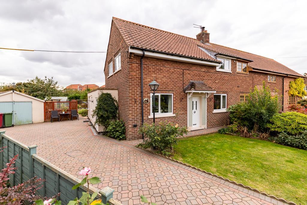 School Lane, Appleby, Scunthorpe 2 bed semidetached house £200,000