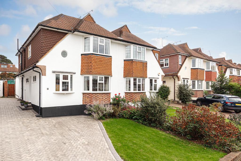 Parklawn Avenue, Epsom 3 bed semidetached house £775,000