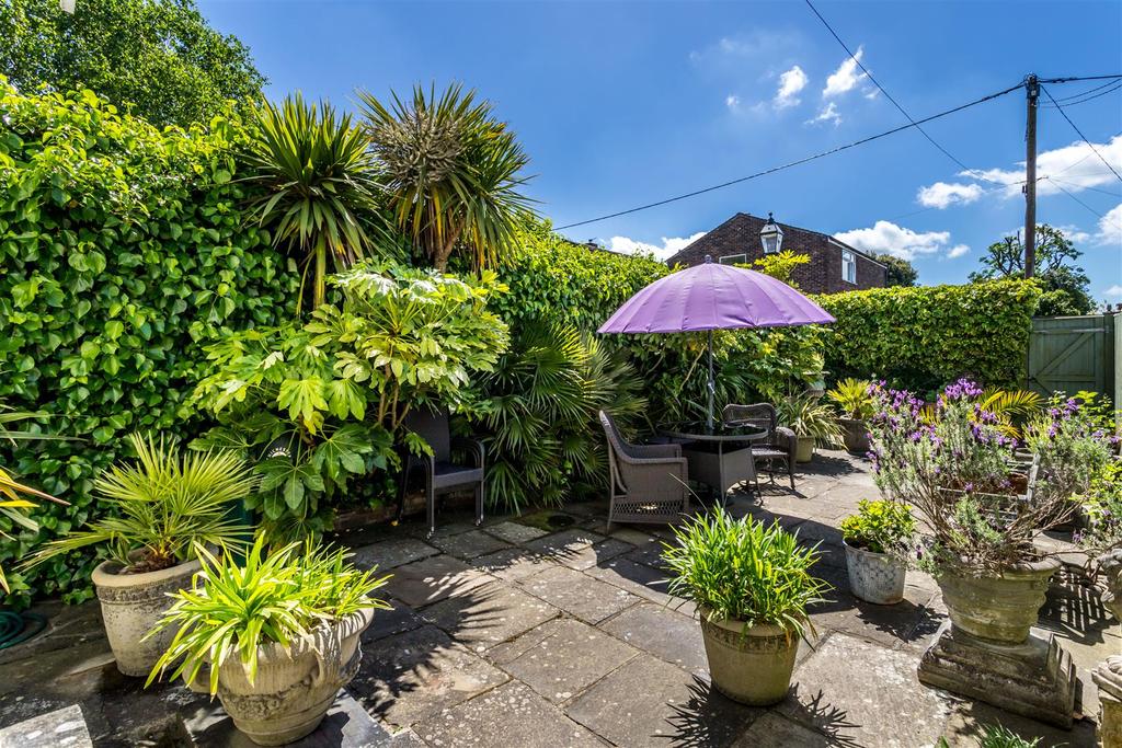 Rosemary Lane, Petworth 4 bed semidetached house £850,000