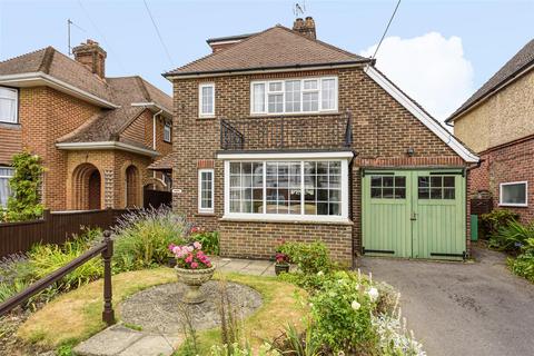 4 bedroom detached house to rent, King George Avenue, Petersfield