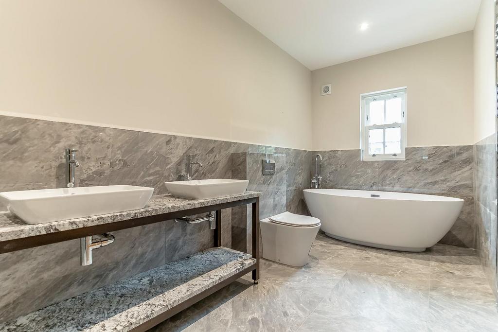 Bedroom 4 Ensuite - B.jpg