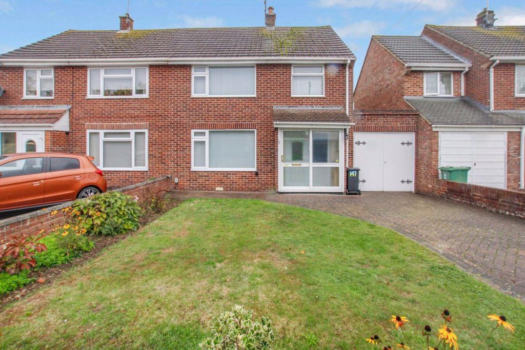 Upham Road, Swindon 3 bed house £1,300 pcm (£300 pw)