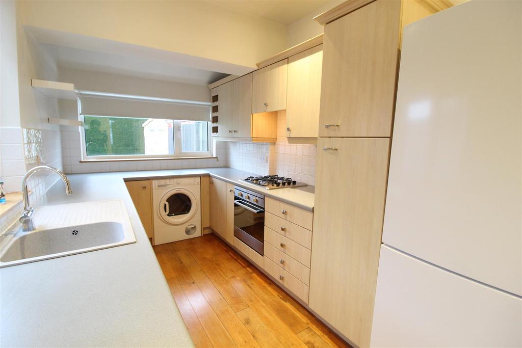 Byron Road, West Bridgford, Nottingham 3 bed terraced house £1,300