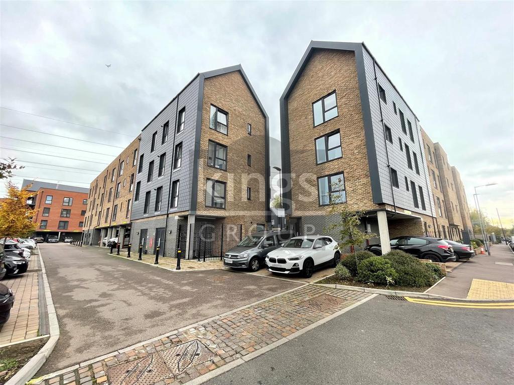 Marina Court, Waltham Abbey 1 bed flat £300,000