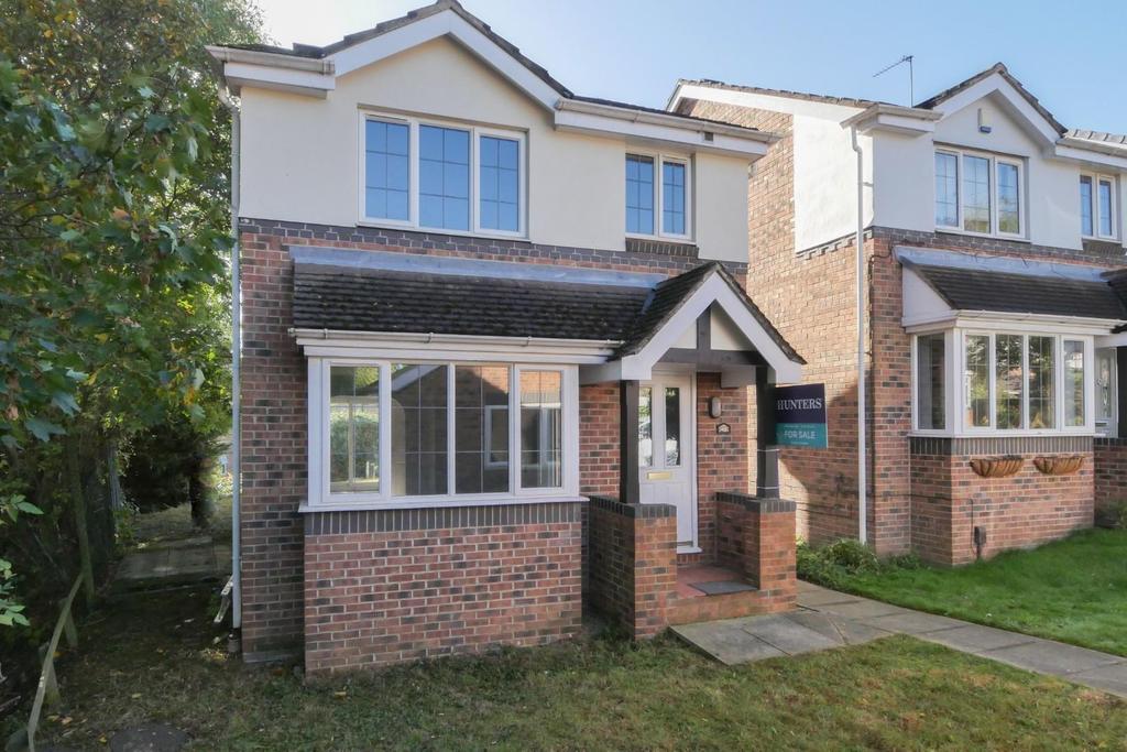 Earlswood Chase, Pudsey, LS28 8QZ 3 bed detached house for sale £290,000