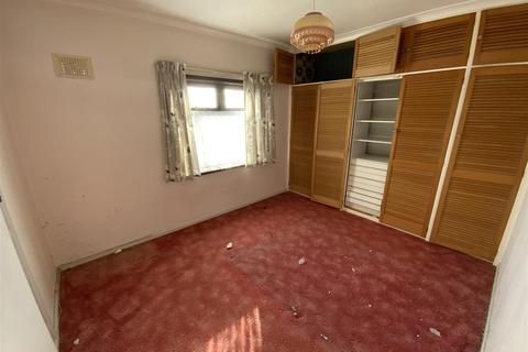 24 Glanaber, Pembrey, Burry Port, SA16 0TN