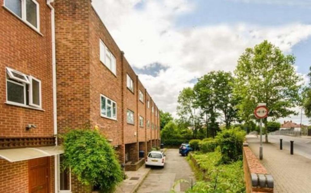 Lydford Road, London, NW2 Studio £1,100 pcm (£254 pw)
