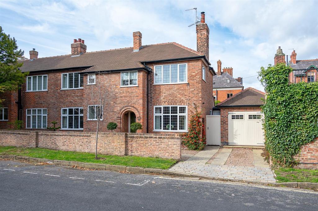 St. Olaves Road, Bootham, York, YO30 7AL 4 bed semidetached house for