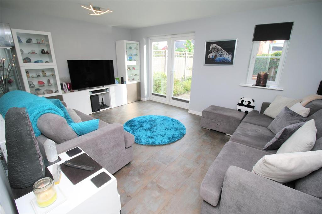 Larkspur Grove, Bedworth 4 bed detached house £329,950