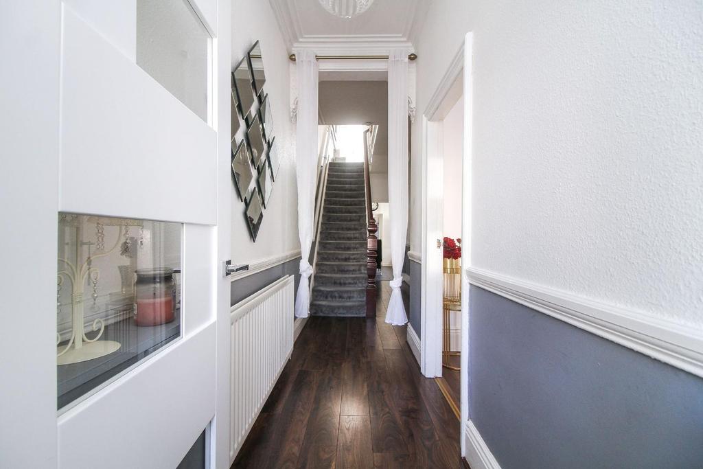 Beach Avenue, Whitley Bay 6 bed terraced house £449,950