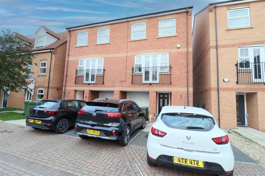Eastfield Court, Hessle 3 bed semidetached house for sale £189,950