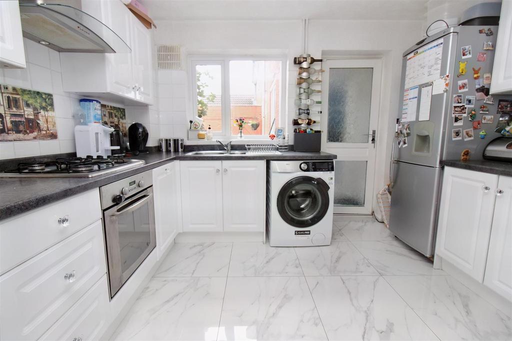 Pin Mill, Basildon 4 bed semidetached house for sale £389,995