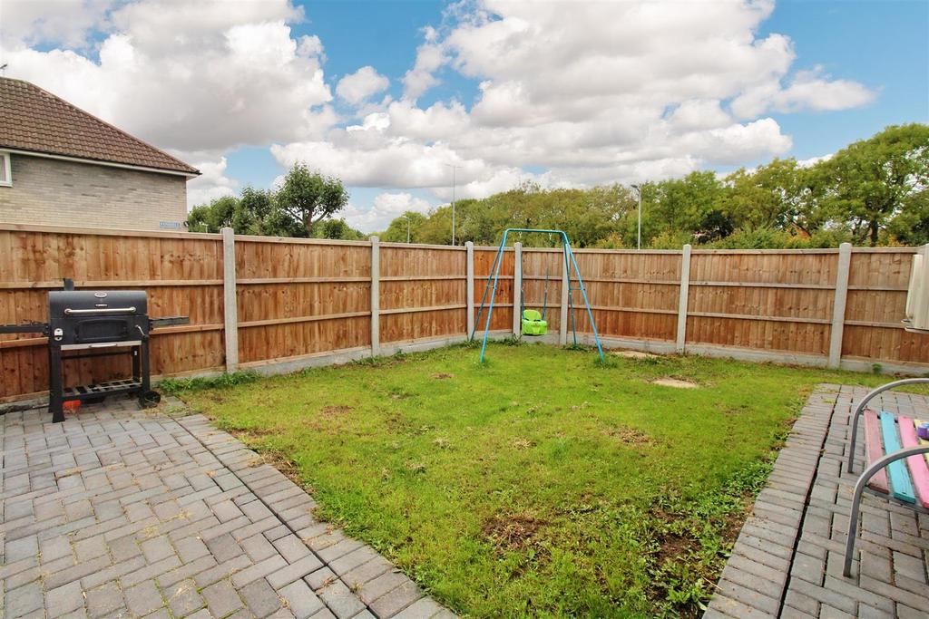 Pin Mill, Basildon 4 bed semidetached house £389,995