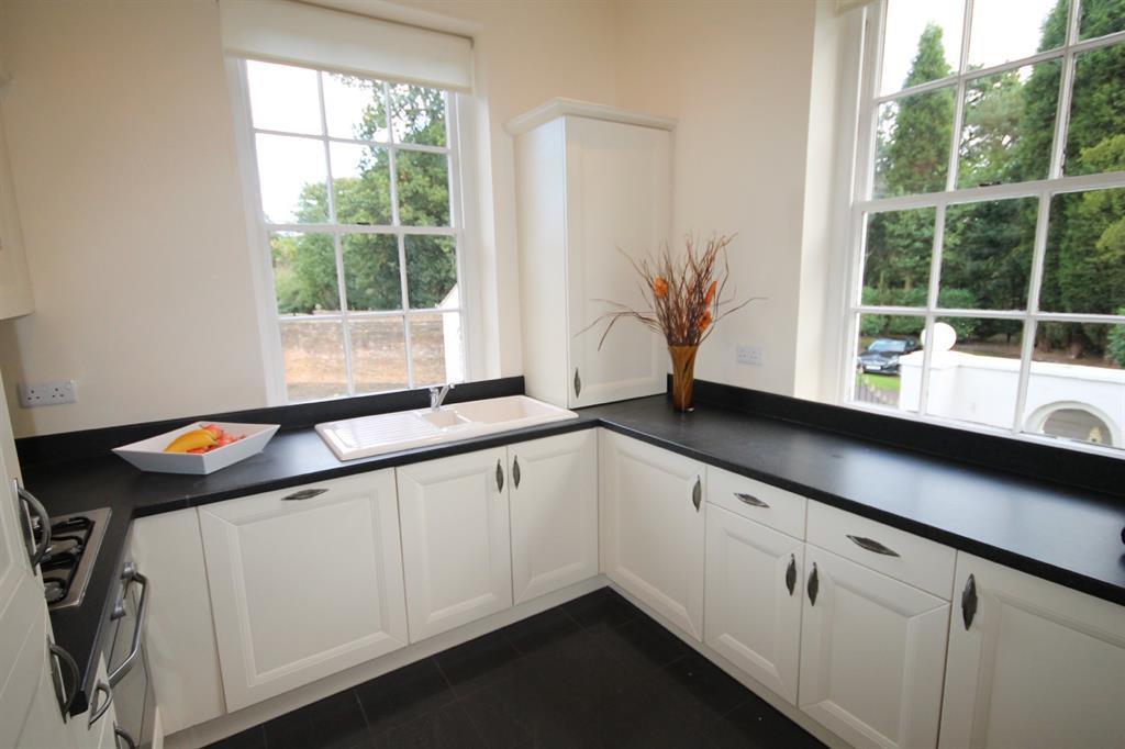 Dosthill Hall, Blackwood Road, Tamworth, Staffordshire 2 bed flat to
