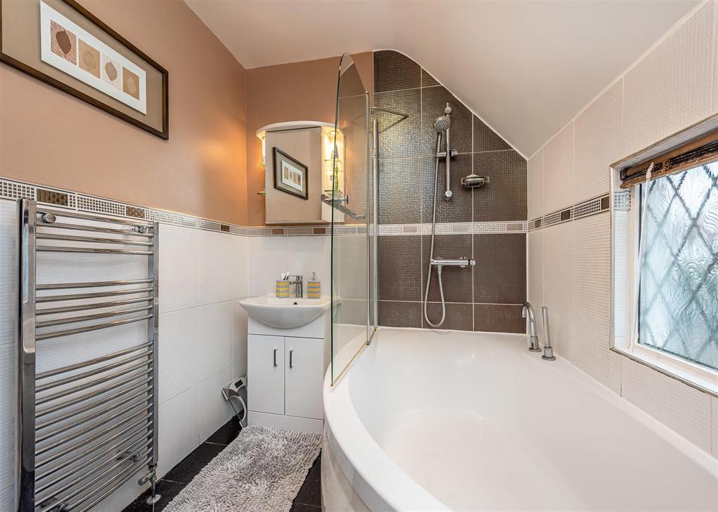 23 Hinckes Road bath.jpg