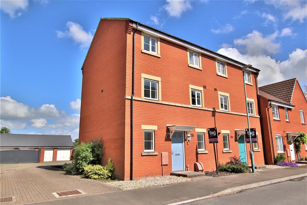 Crown Road, Walton Cardiff, Tewkesbury 3 bed end of terrace house £