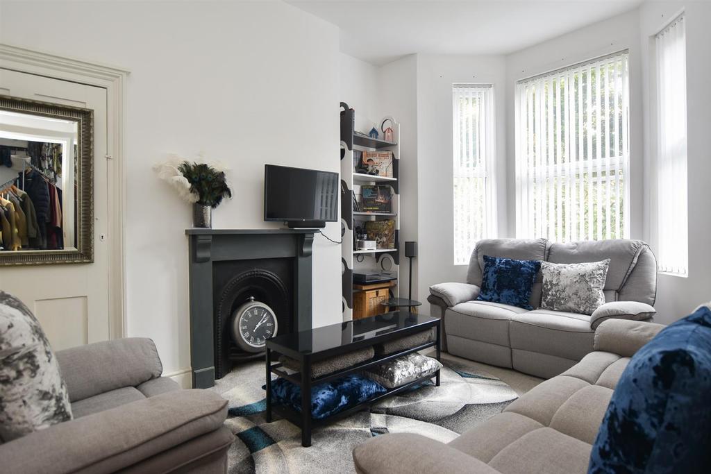 Southwater Road, St. LeonardsOnSea 2 bed flat £275,000