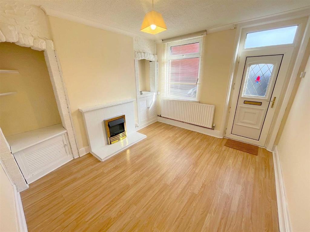 Ball Haye Green, Leek 1 bed terraced house £99,000