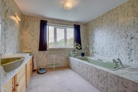 4 bedroom detached house for sale - Yewlands Drive, Burnley