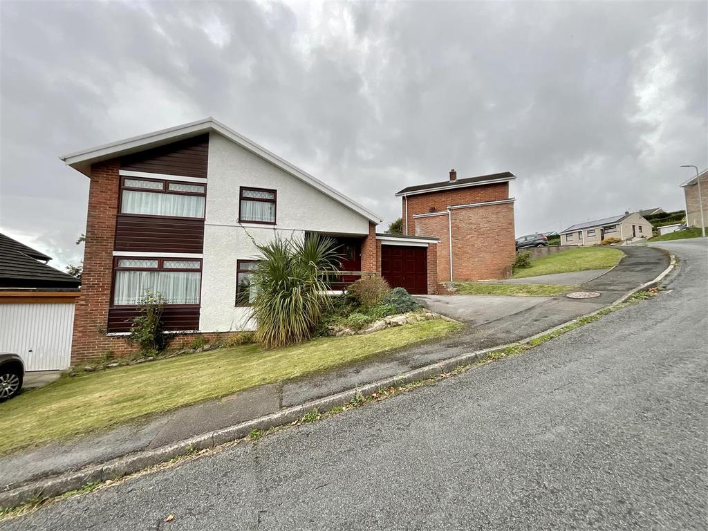 Pennant Road, Swiss Valley, Llanelli 3 bed detached house for sale £