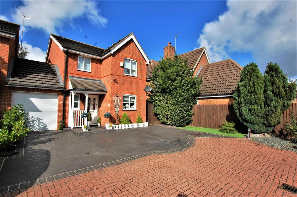 Mulberry Mead, Hatfield Garden Village 3 bed link detached house £575,000