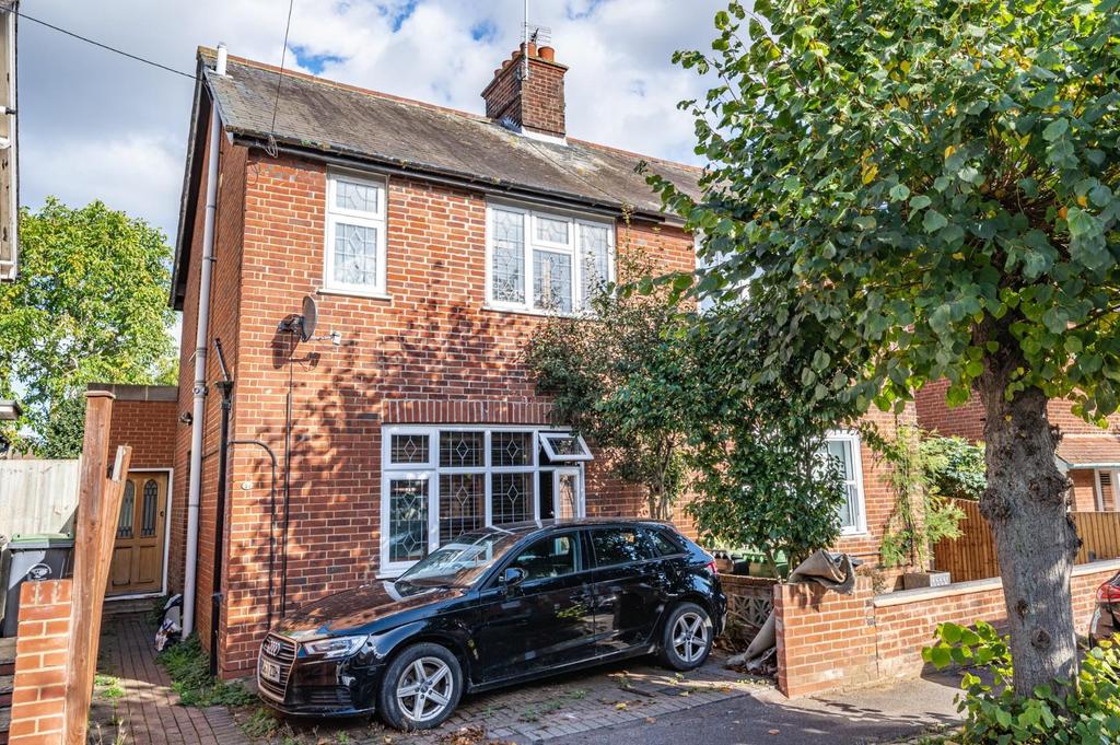 The Avenue, Dunmow 2 bed semidetached house £375,000