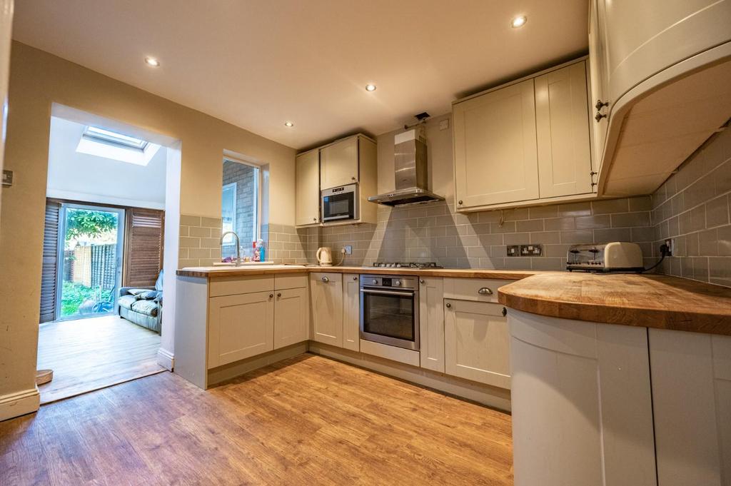 The Avenue, Dunmow 2 bed semidetached house £375,000