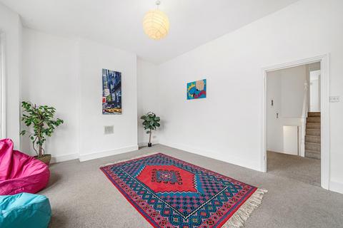 76b Solon Road, London, SW2 5UY