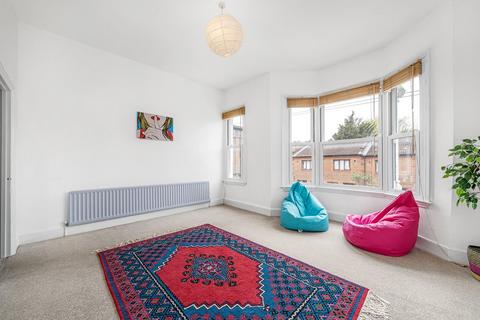 76b Solon Road, London, SW2 5UY