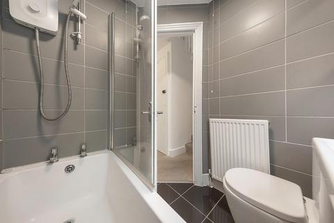 76b Solon Road, London, SW2 5UY