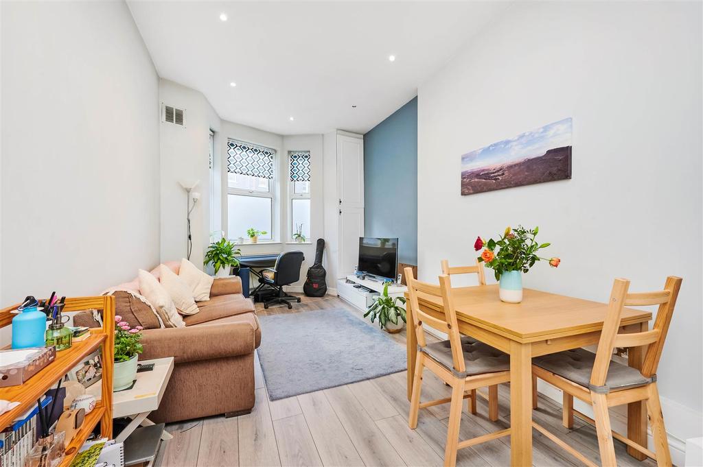 West Hill, Wandsworth 1 bed flat £400,000